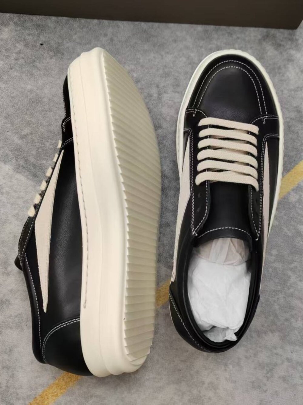 Rick Owens Vintage Low Sneakers, Black & White Leather Low-Top Shoes - Picture 3 of 5